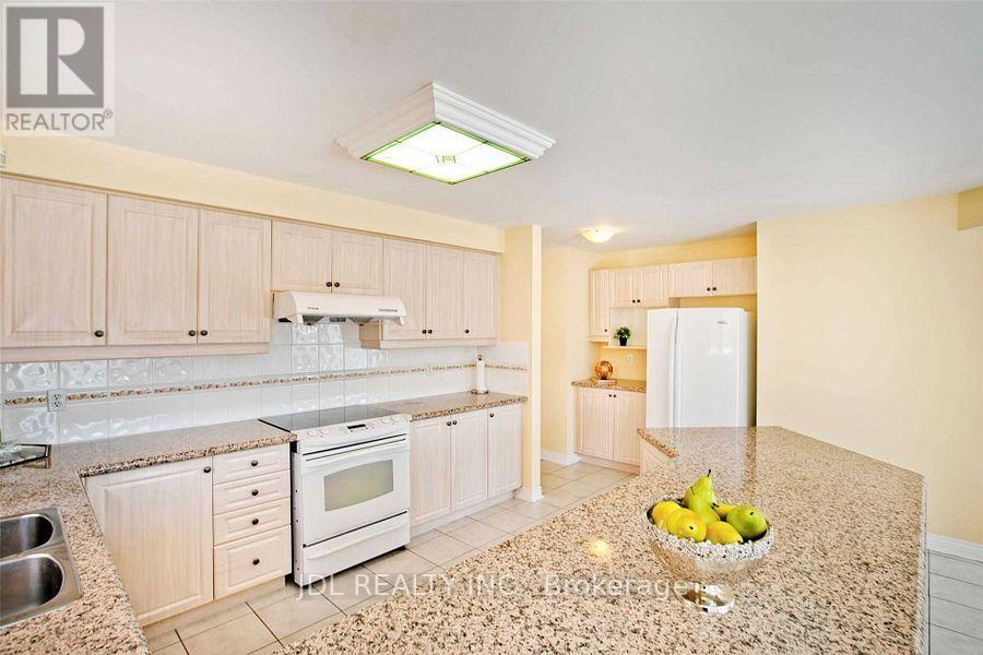 108 Melbourne Drive, Richmond Hill, Ontario  L4S 2G7 - Photo 8 - N12781716