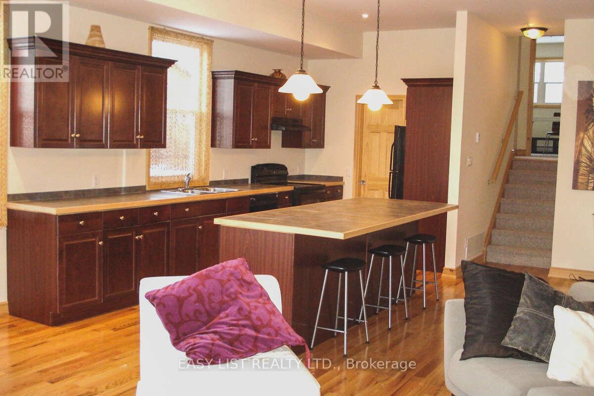 A - 274 Douglas Road, Richmond Hill, Ontario  L4E 3H7 - Photo 7 - N12614030