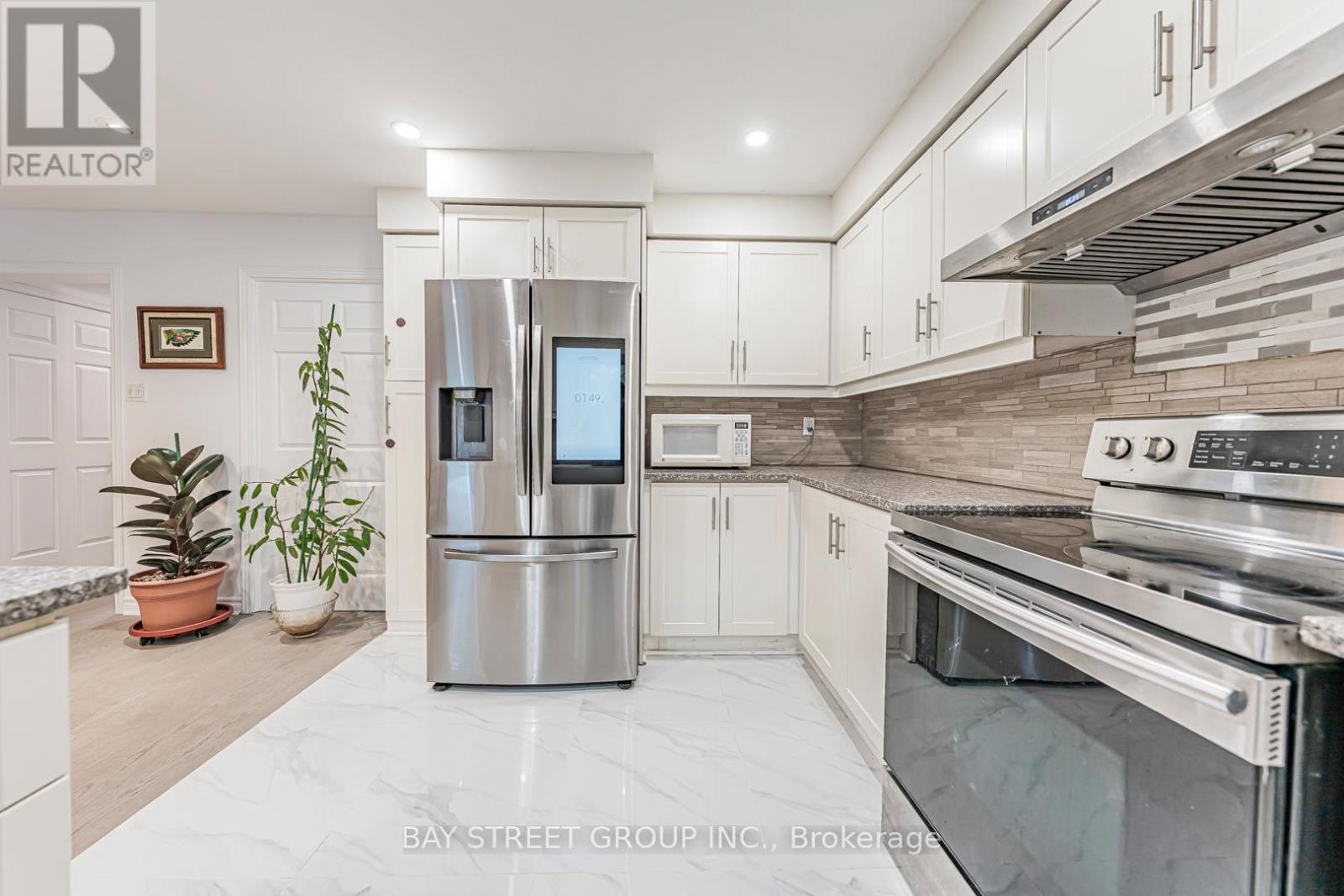 2524 Paula Court, Mississauga, Ontario  L5K 2R5 - Photo 15 - W12781720