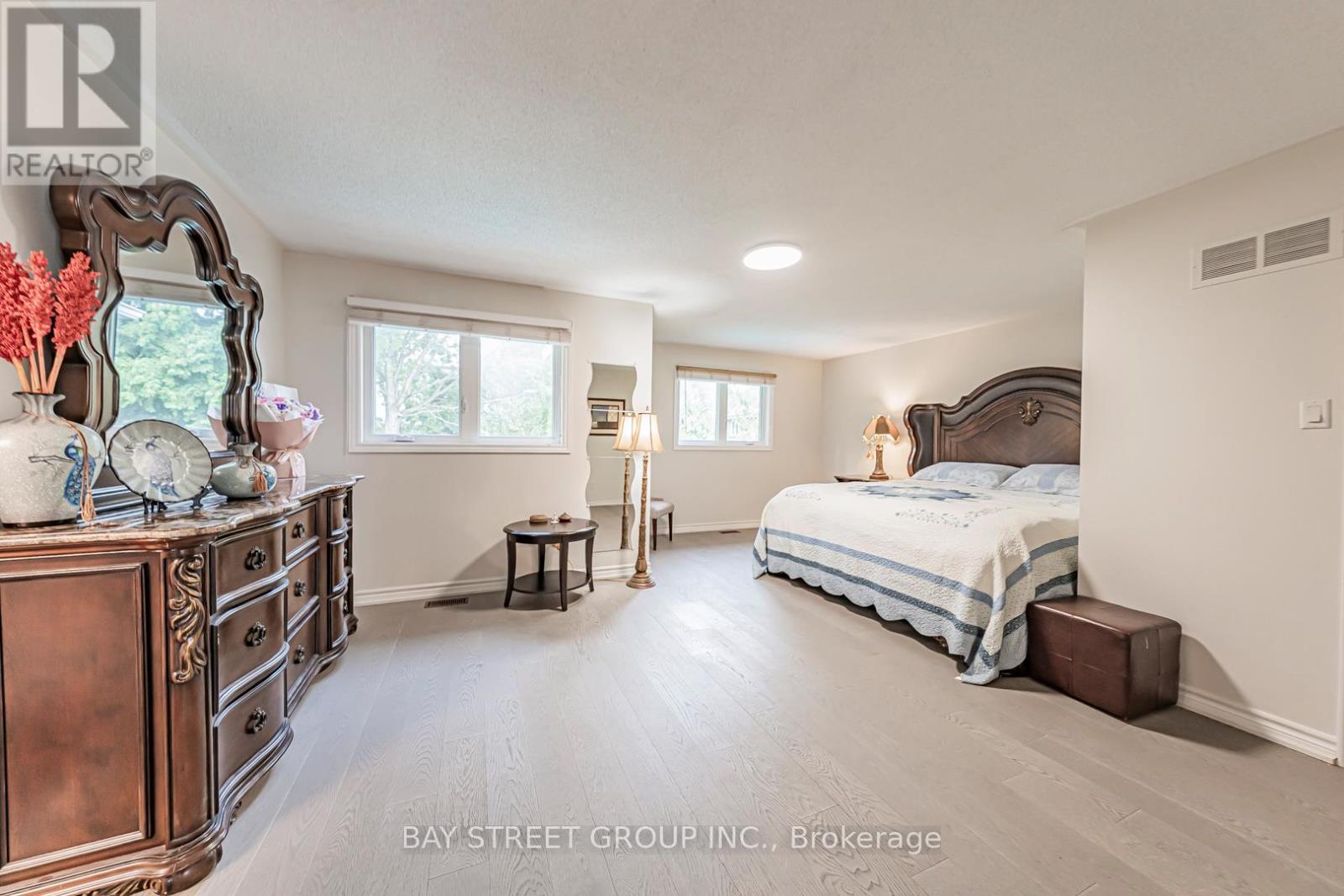 2524 Paula Court, Mississauga, Ontario  L5K 2R5 - Photo 16 - W12781720