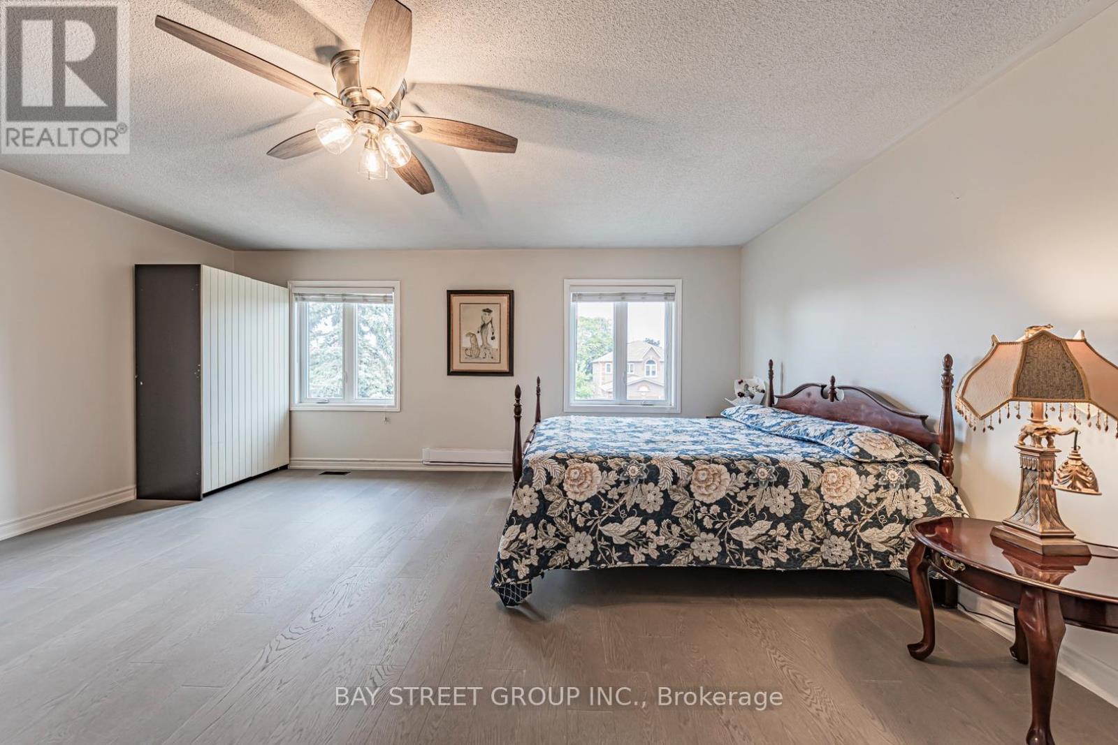 2524 Paula Court, Mississauga, Ontario  L5K 2R5 - Photo 33 - W12781720