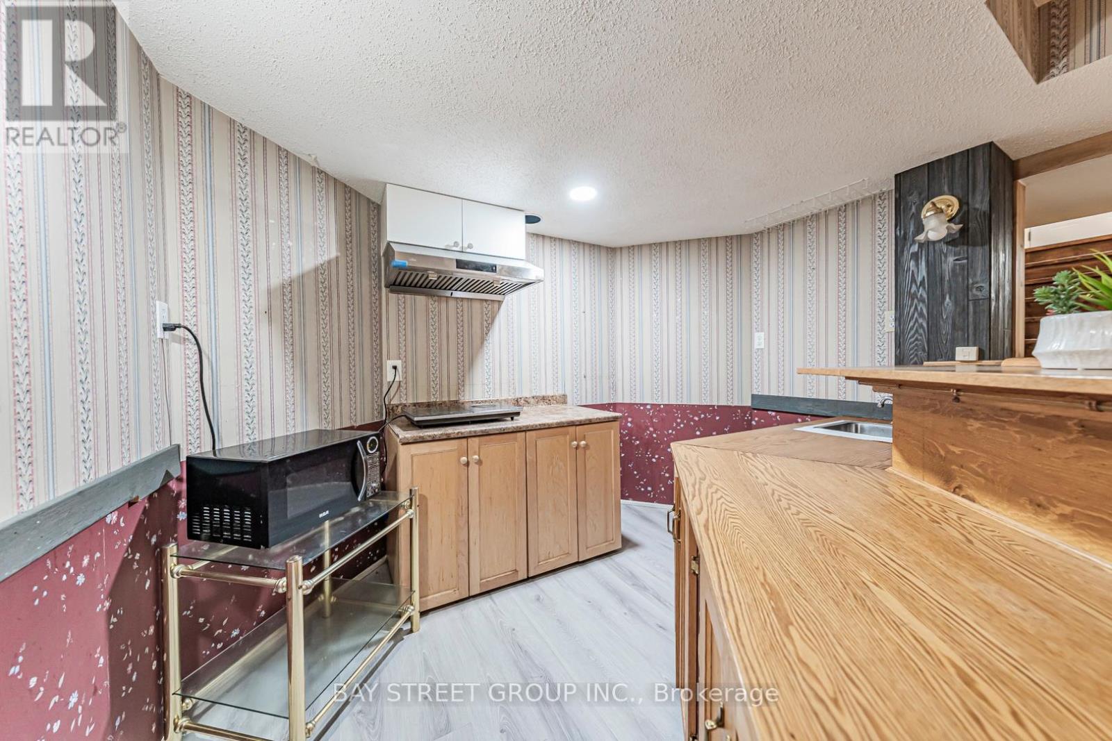 2524 Paula Court, Mississauga, Ontario  L5K 2R5 - Photo 39 - W12781720