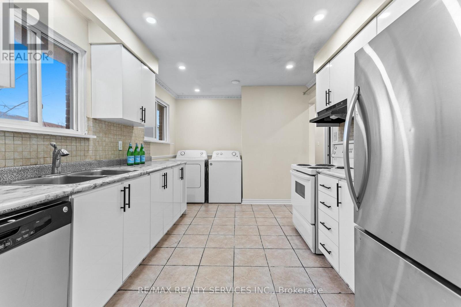 13 Linkdale Road, Brampton, Ontario  L6V 3A1 - Photo 11 - W12781740