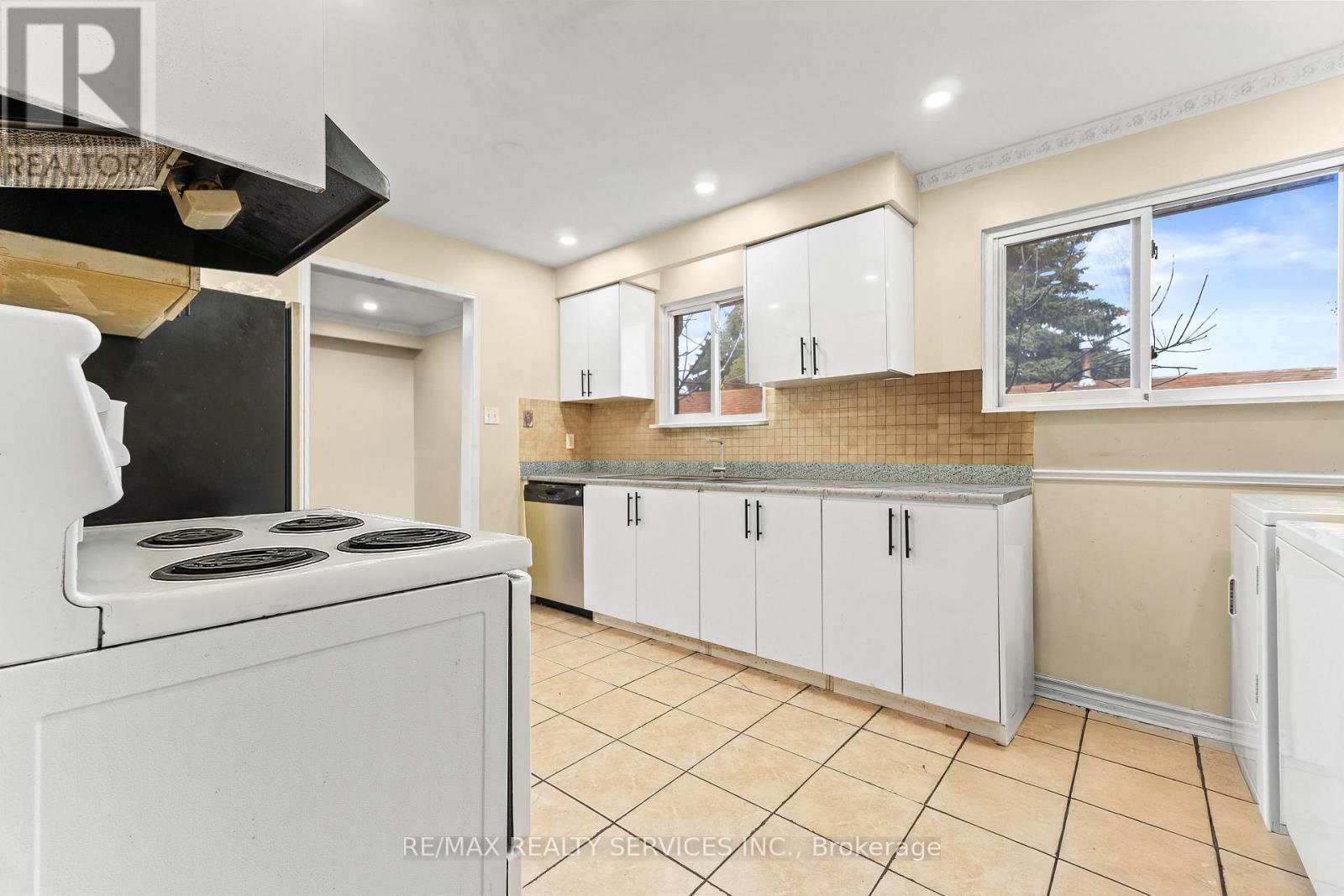 13 Linkdale Road, Brampton, Ontario  L6V 3A1 - Photo 15 - W12781752