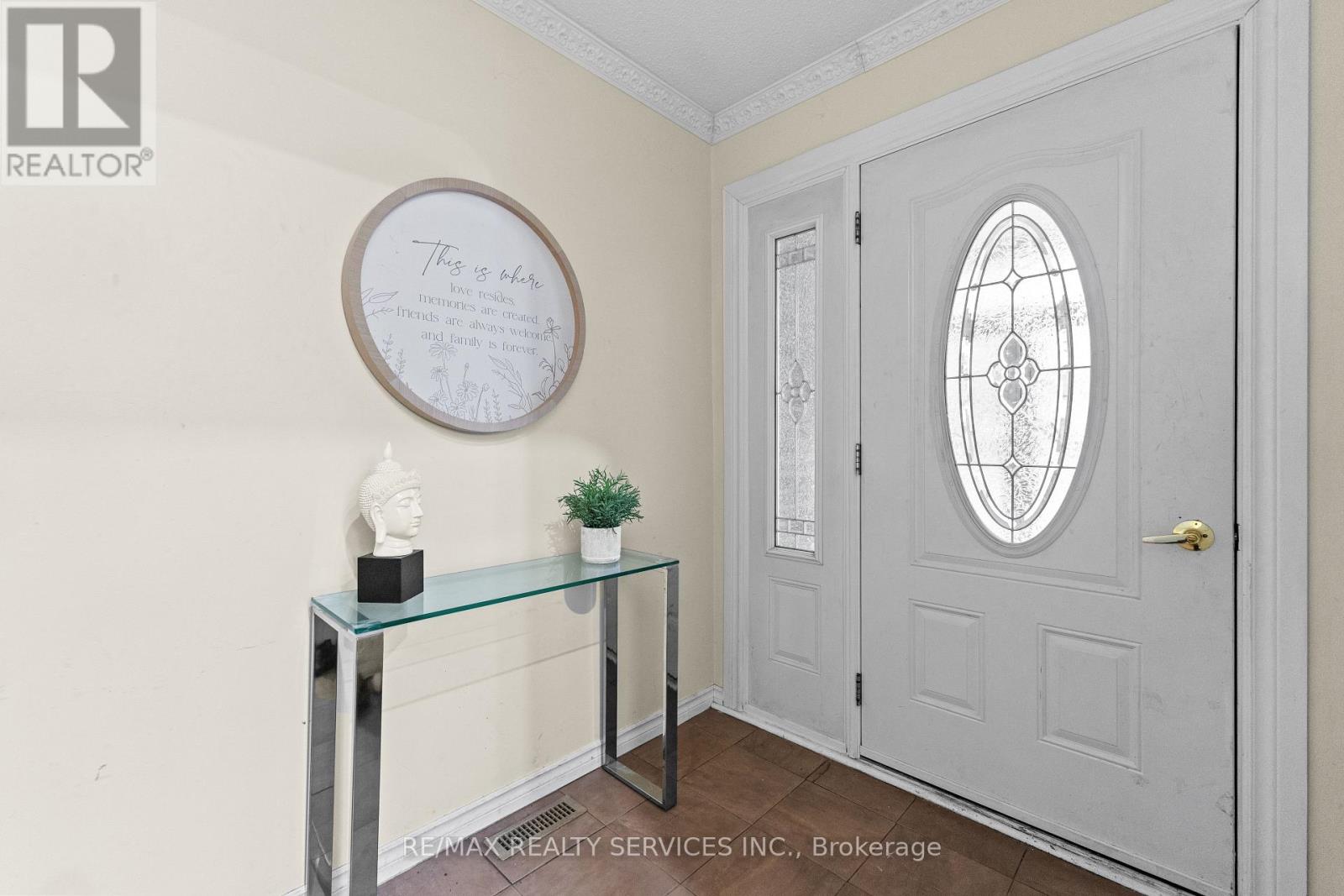 13 Linkdale Road, Brampton, Ontario  L6V 3A1 - Photo 4 - W12781752