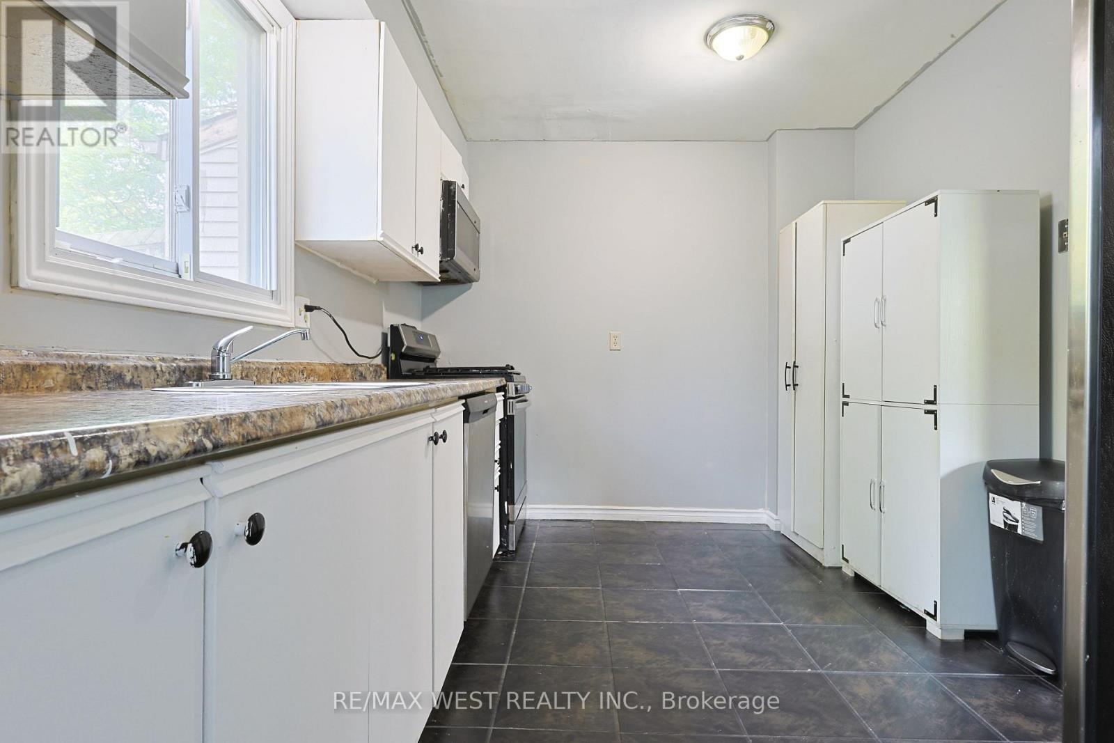 300 Crawford Street, London South, Ontario  N6C 5N6 - Photo 11 - X12781748