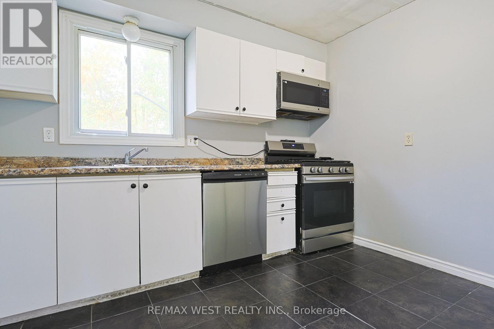 300 Crawford Street, London South, Ontario  N6C 5N6 - Photo 9 - X12781748