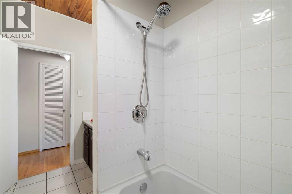 3511 Lakeside Crescent Sw, Calgary, Alberta  T3E 6A7 - Photo 24 - A2281740