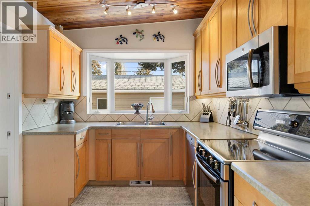 3511 Lakeside Crescent Sw, Calgary, Alberta  T3E 6A7 - Photo 14 - A2281740