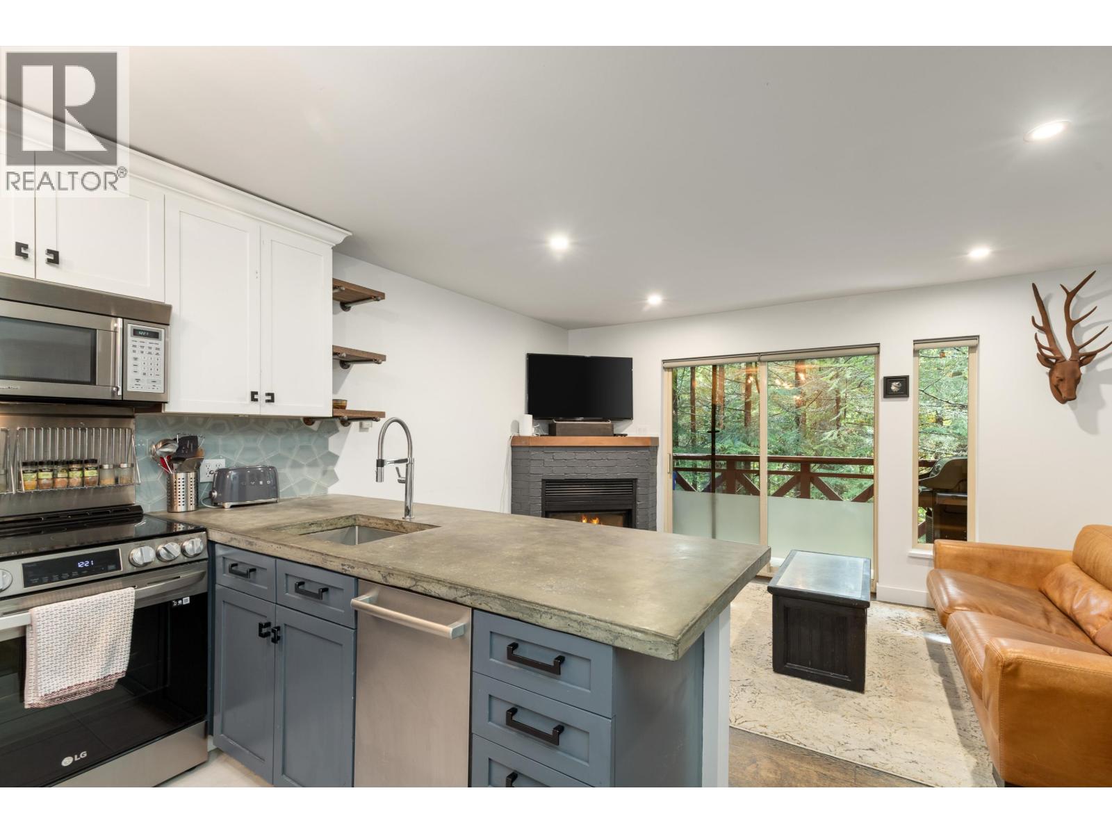 113 3070 HILLCREST DRIVE, Whistler, British Columbia