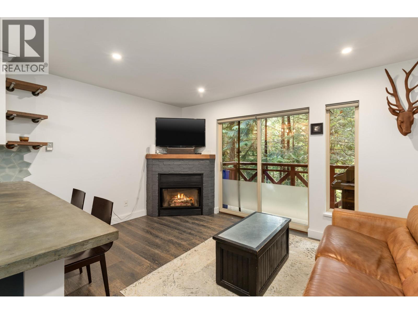 113 3070 Hillcrest Drive, Whistler, British Columbia  V8E 0V1 - Photo 2 - R3089297