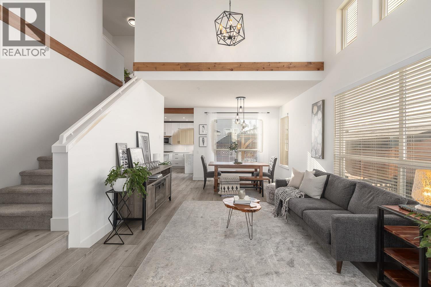 19850 Butternut Lane, Pitt Meadows, British Columbia  V3Y 2S7 - Photo 3 - R3089237