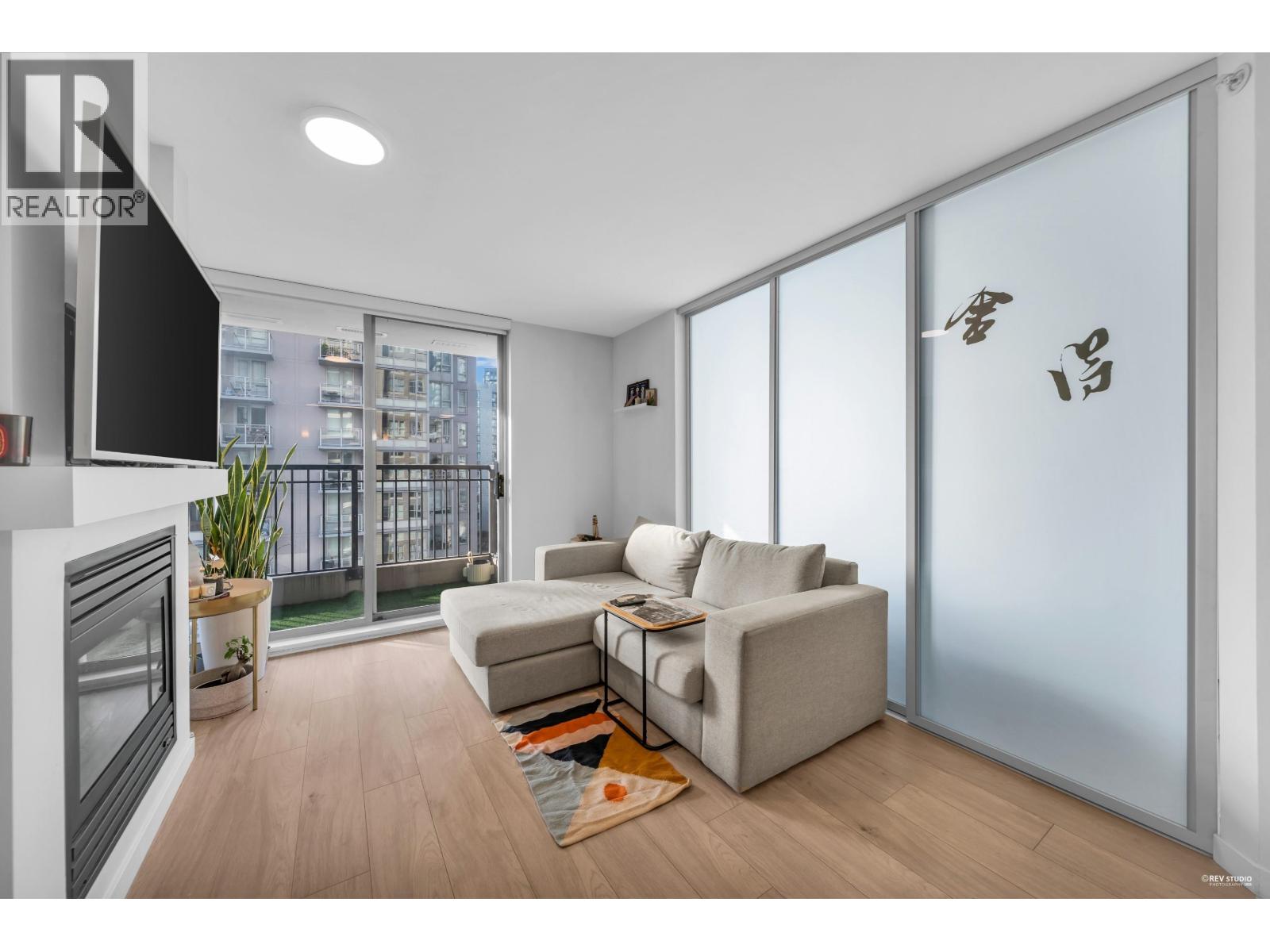 1001 989 RICHARDS STREET, Vancouver, British Columbia