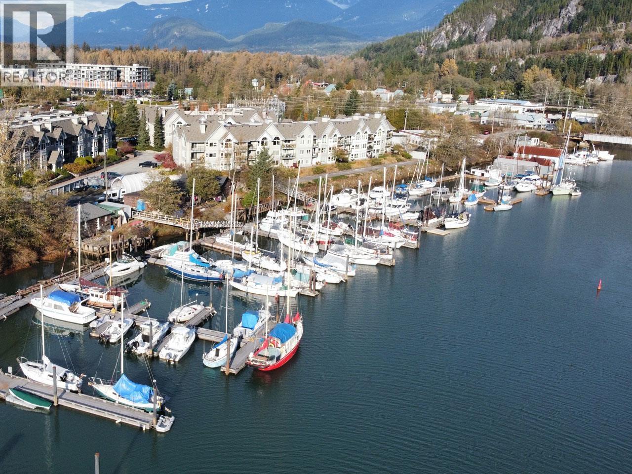 1472/1476 PEMBERTON AVENUE, Squamish, British Columbia