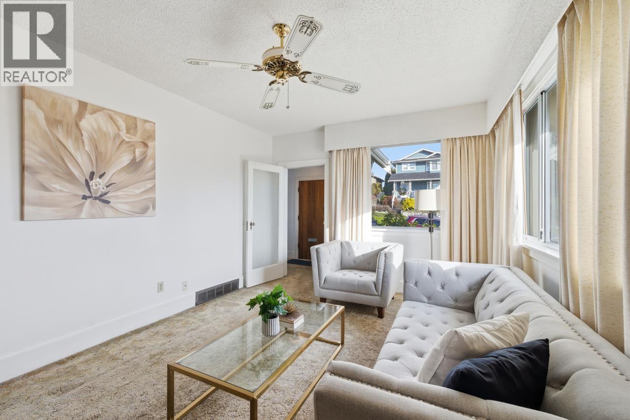 348 Simpson Street, New Westminster, British Columbia  V3L 3J9 - Photo 3 - R3089269