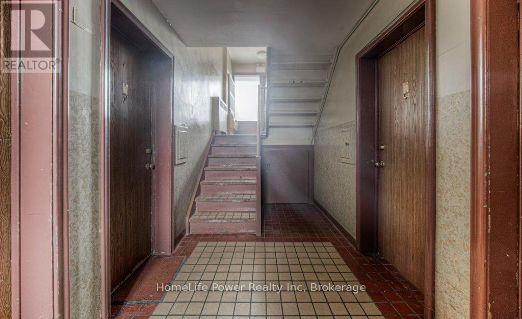 15 Floral Crescent, Kitchener, Ontario  N2G 3B3 - Photo 24 - X12781782