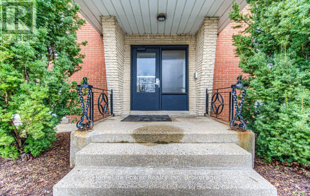 15 Floral Crescent, Kitchener, Ontario  N2G 3B3 - Photo 3 - X12781782