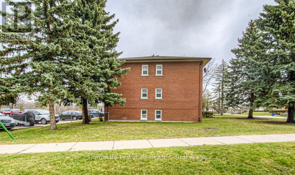 15 Floral Crescent, Kitchener, Ontario  N2G 3B3 - Photo 8 - X12781784