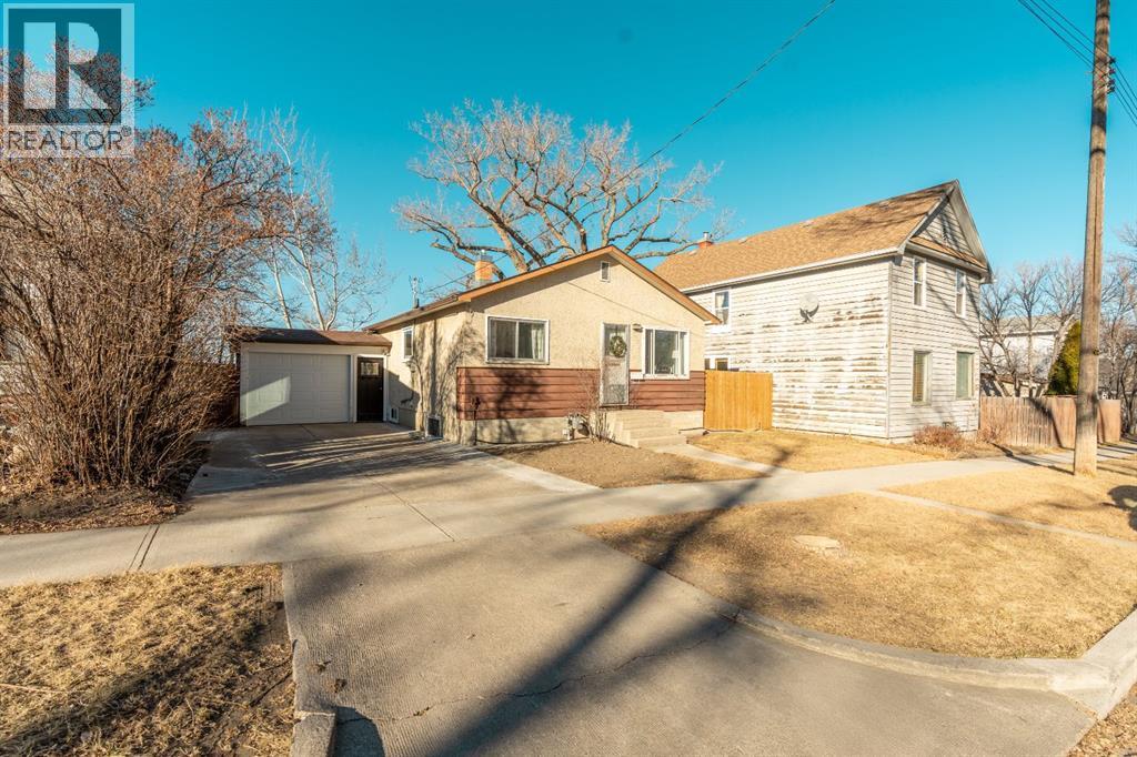 938 7a Street S, Lethbridge, Alberta  T1J 2J2 - Photo 3 - A2285686