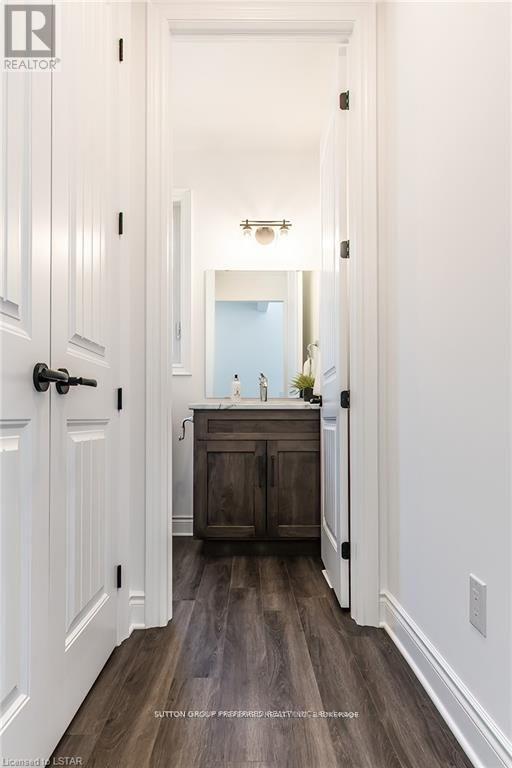 105 Harvest Lane, Thames Centre, Ontario  N0L 1G2 - Photo 10 - X12781792