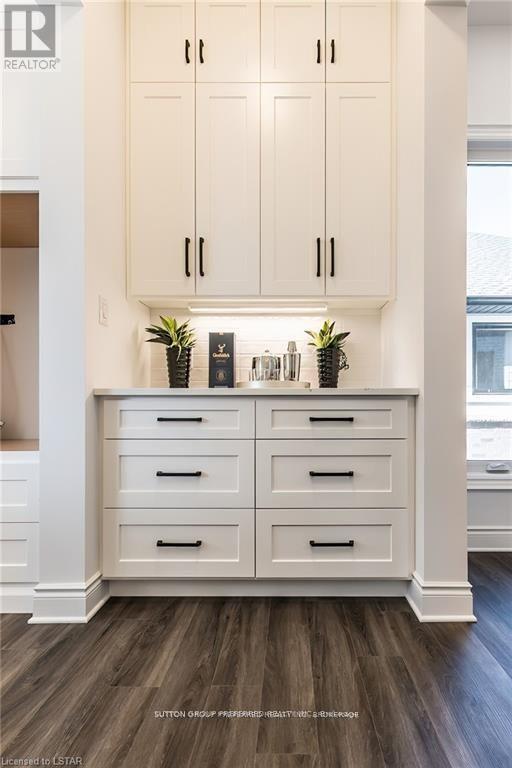 105 Harvest Lane, Thames Centre, Ontario  N0L 1G2 - Photo 13 - X12781792