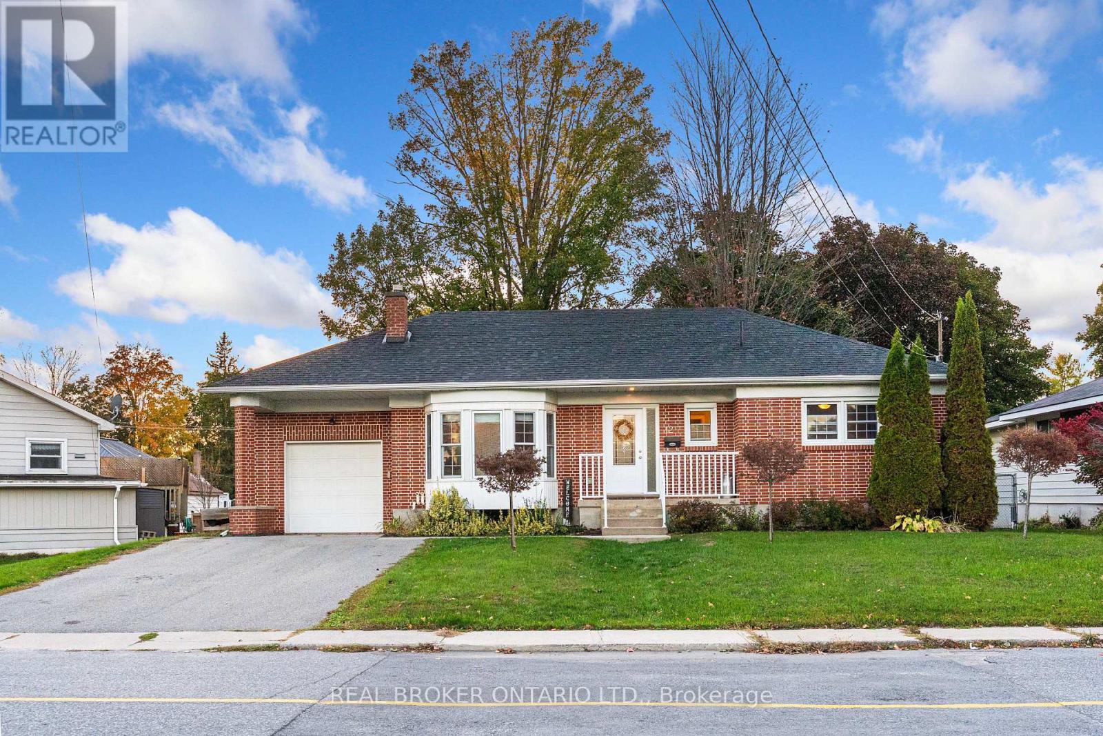 12 Florence Street, Smiths Falls, Ontario  K7A 4A3 - Photo 2 - X12781810