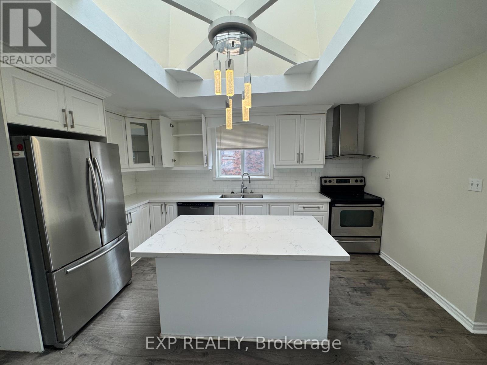 Upper - 97 Central Park Boulevard N, Oshawa, Ontario  L1G 5Y4 - Photo 2 - E12781802