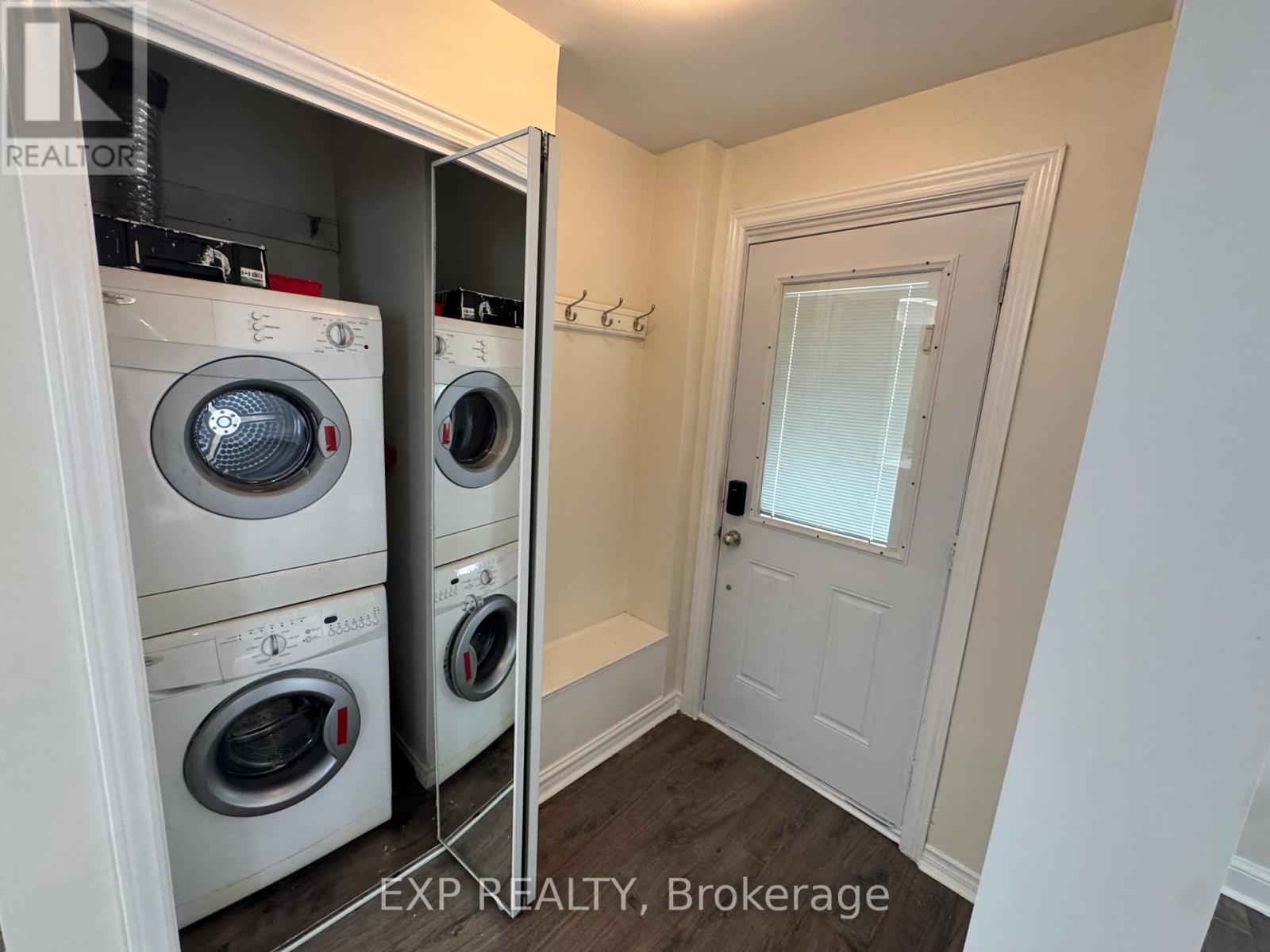 Upper - 97 Central Park Boulevard N, Oshawa, Ontario  L1G 5Y4 - Photo 3 - E12781802