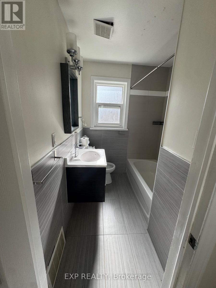 Upper - 97 Central Park Boulevard N, Oshawa, Ontario  L1G 5Y4 - Photo 8 - E12781802