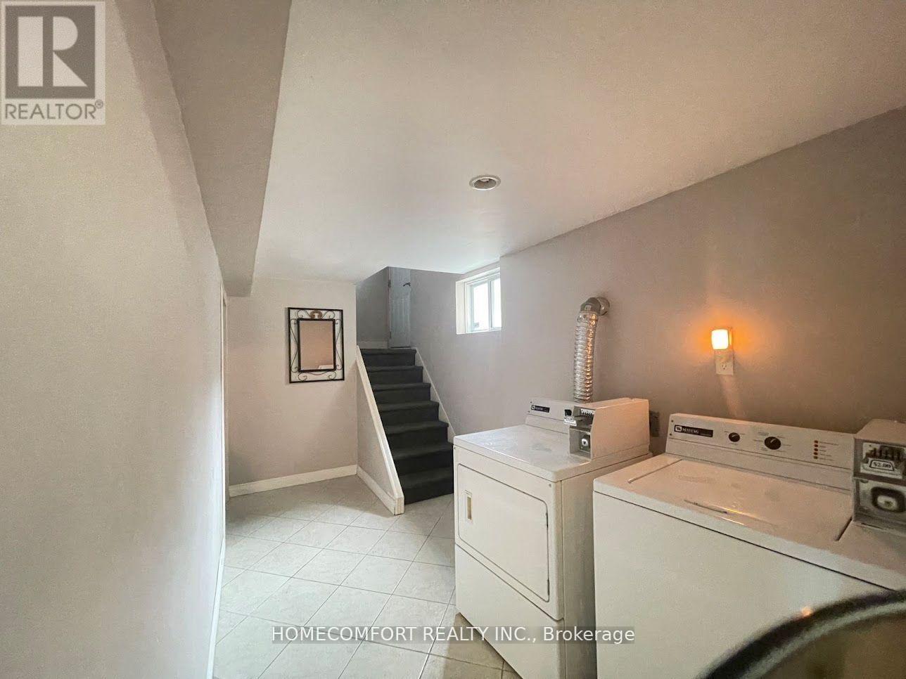 27 Dittmer Crescent N, Toronto, Ontario  M9W 4P7 - Photo 3 - W12781778