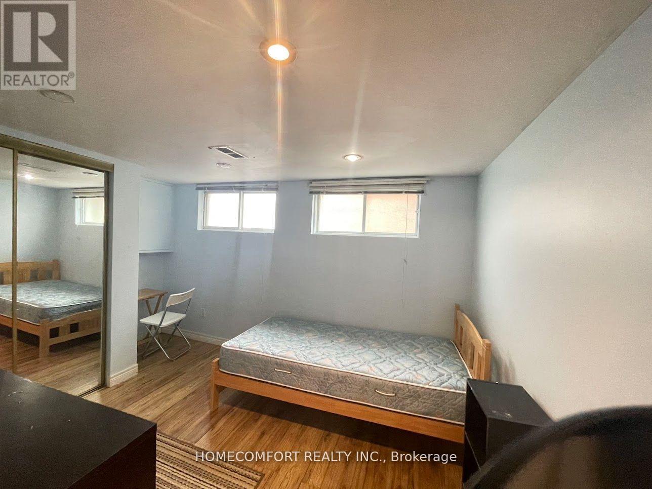 27 Dittmer Crescent N, Toronto, Ontario  M9W 4P7 - Photo 6 - W12781778