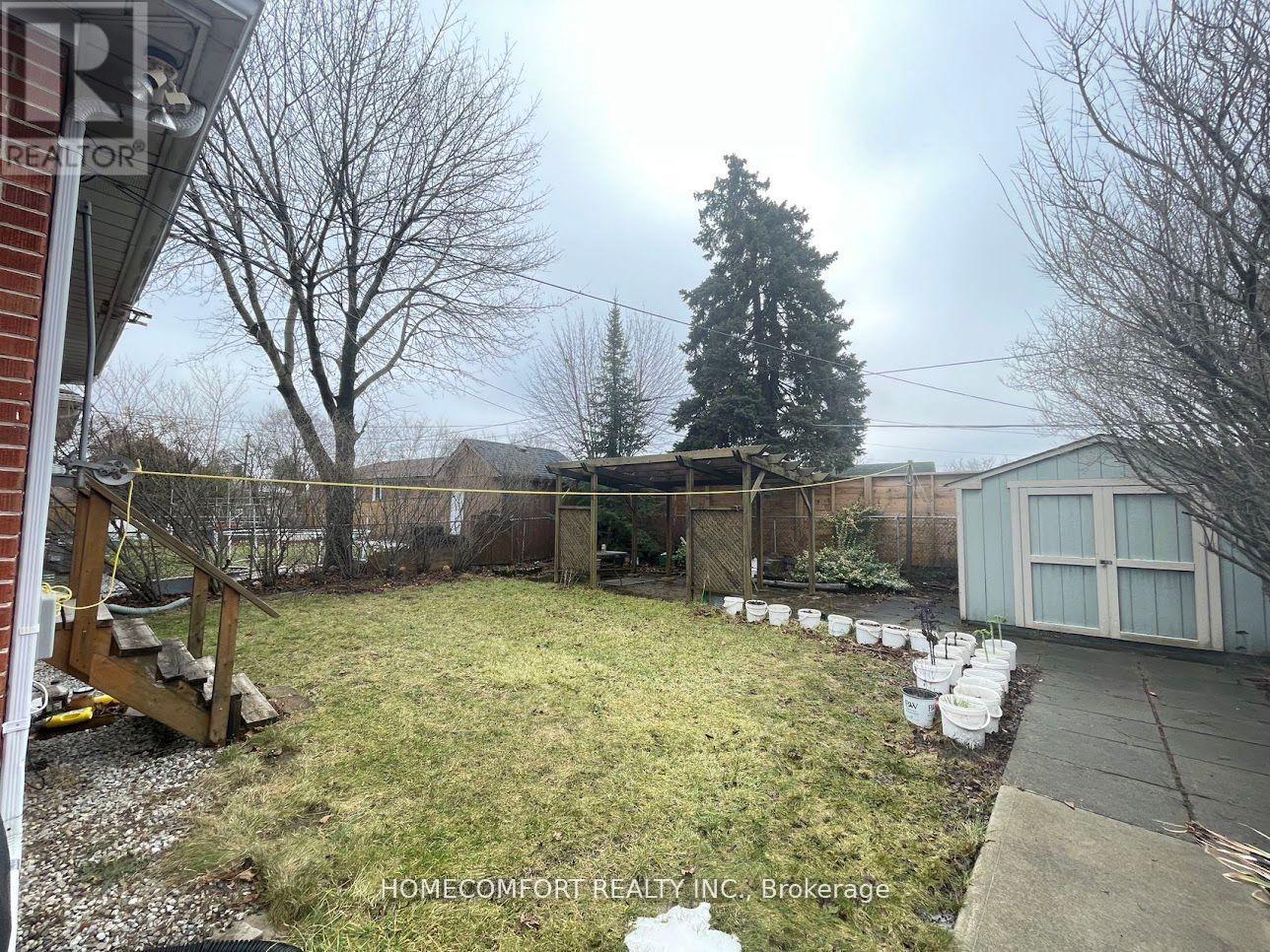 27 Dittmer Crescent N, Toronto, Ontario  M9W 4P7 - Photo 9 - W12781778