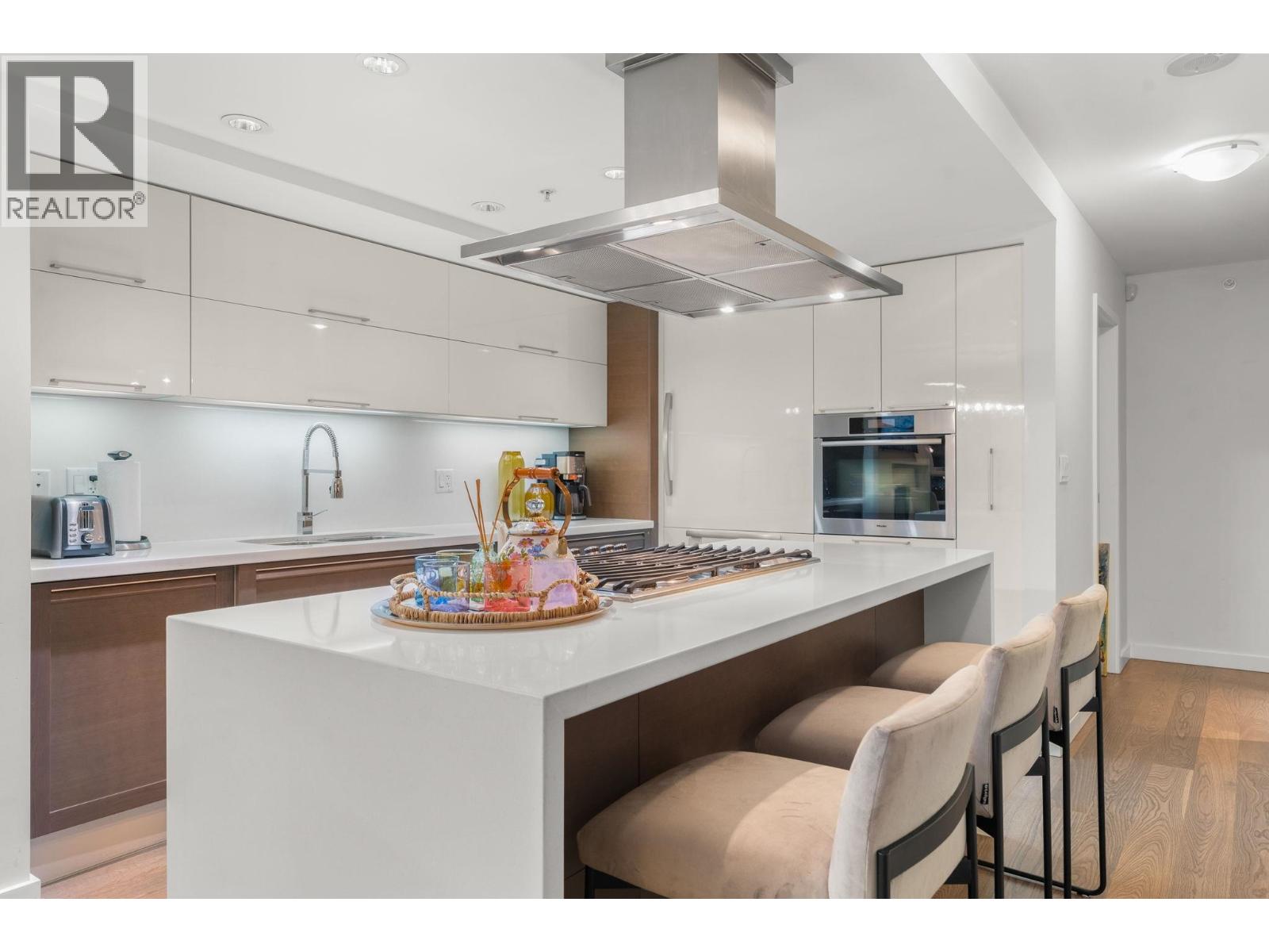 903 8 Smithe Mews, Vancouver, British Columbia  V6B 0A5 - Photo 13 - R3089241