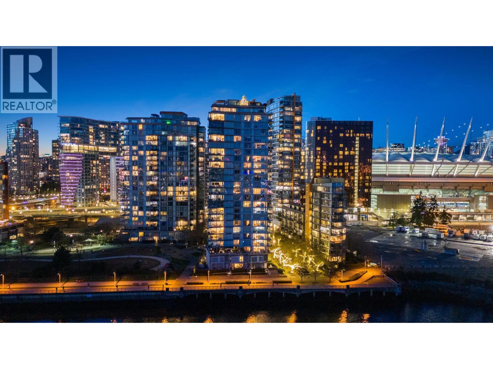 903 8 SMITHE MEWS, Vancouver, British Columbia