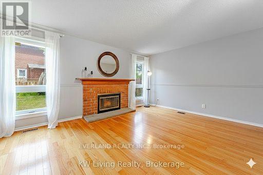 Upper - 212 Austin Drive, Markham, Ontario  L3R 6M6 - Photo 3 - N12781820