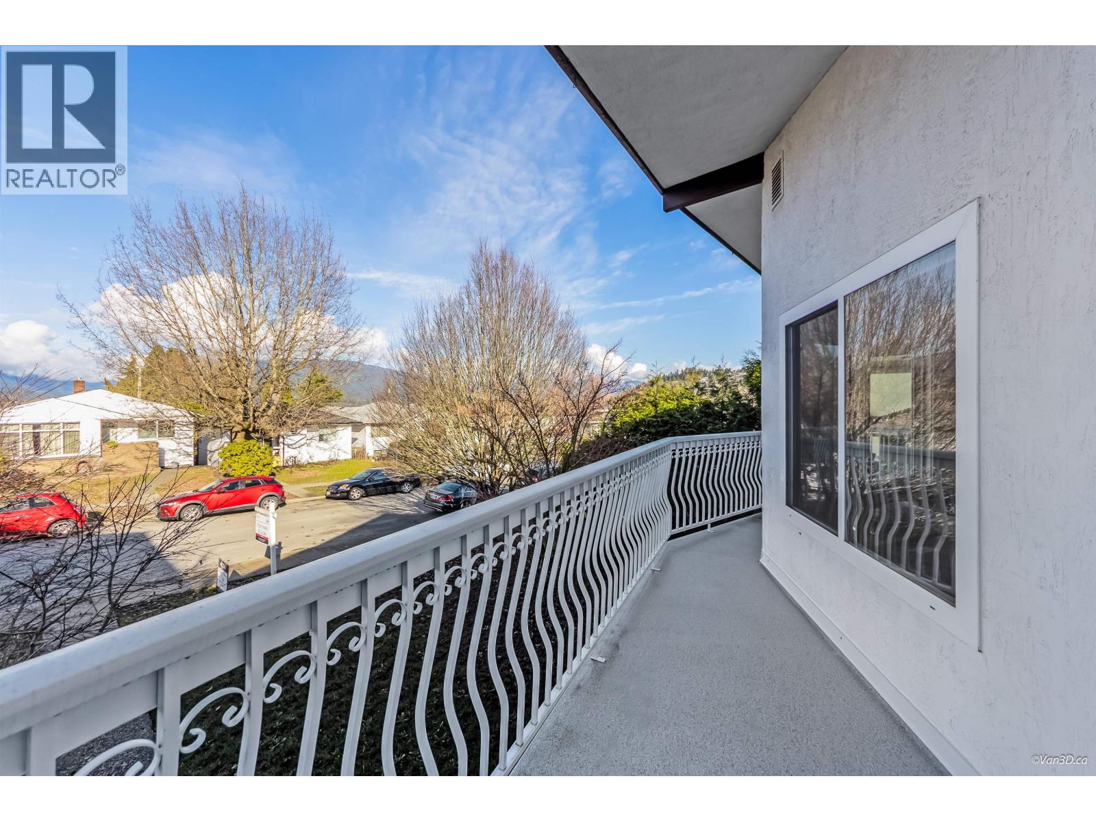 Listing Picture 20 of 40 : 4346 DUNDAS STREET, Burnaby / 本拿比 - 魯藝地產 Yvonne Lu Group - MLS Medallion Club Member