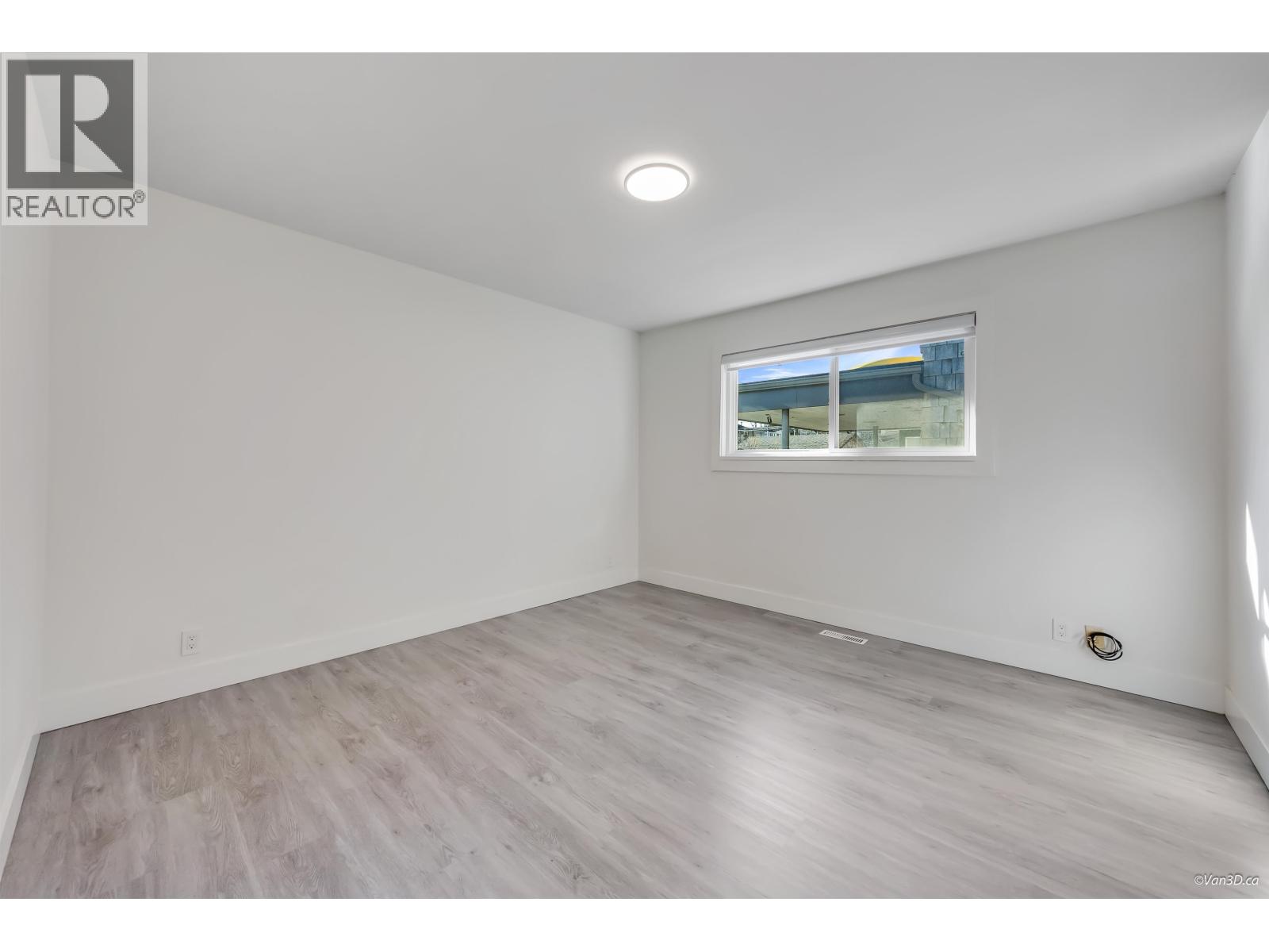 Listing Picture 13 of 40 : 4346 DUNDAS STREET, Burnaby / 本拿比 - 魯藝地產 Yvonne Lu Group - MLS Medallion Club Member