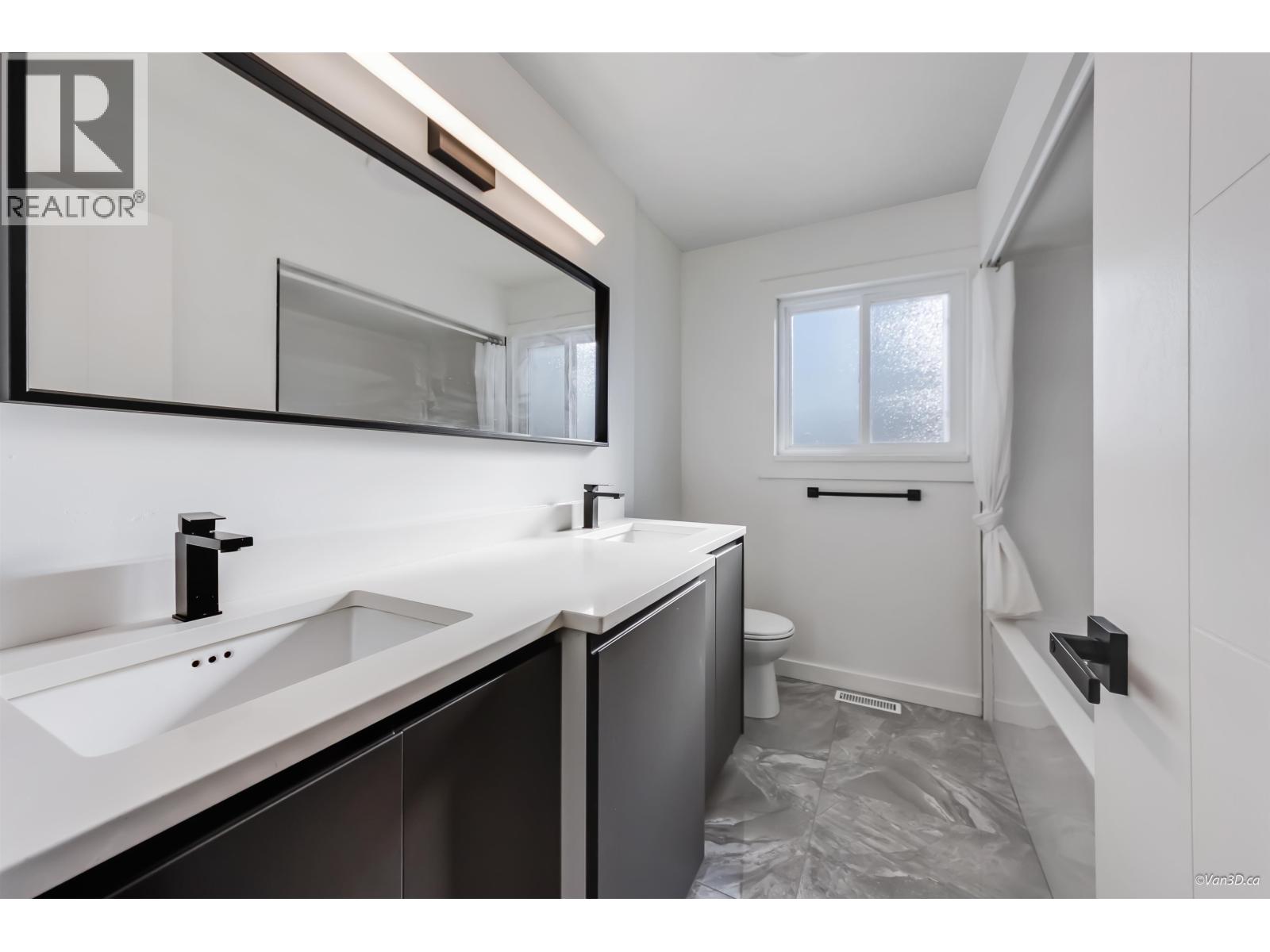 Listing Picture 12 of 40 : 4346 DUNDAS STREET, Burnaby / 本拿比 - 魯藝地產 Yvonne Lu Group - MLS Medallion Club Member