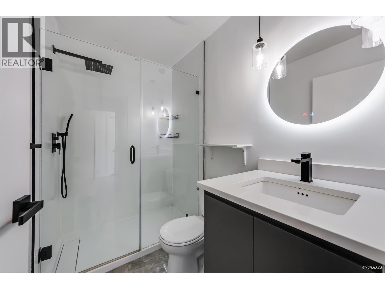 Listing Picture 15 of 40 : 4346 DUNDAS STREET, Burnaby / 本拿比 - 魯藝地產 Yvonne Lu Group - MLS Medallion Club Member