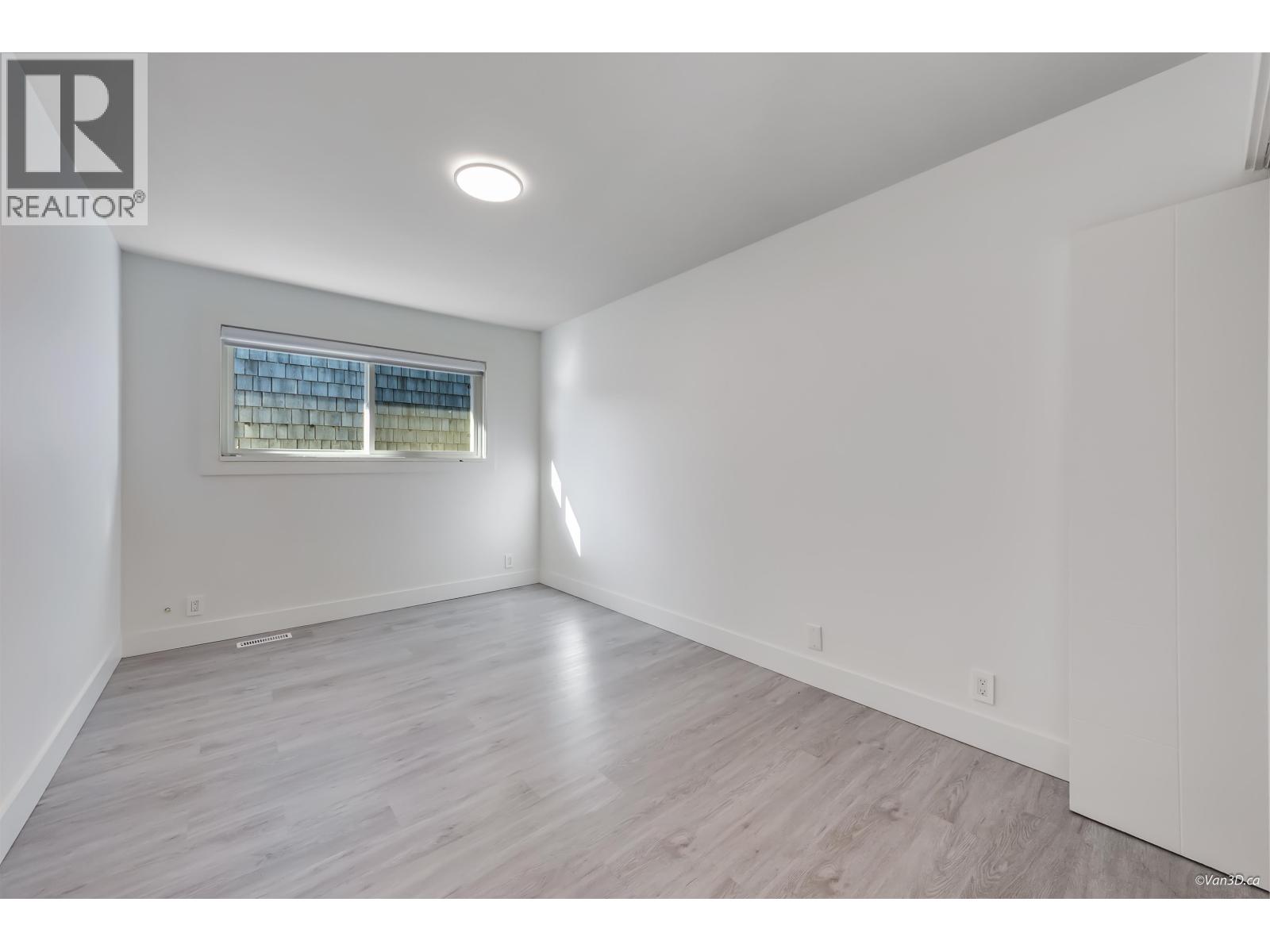 Listing Picture 14 of 40 : 4346 DUNDAS STREET, Burnaby / 本拿比 - 魯藝地產 Yvonne Lu Group - MLS Medallion Club Member