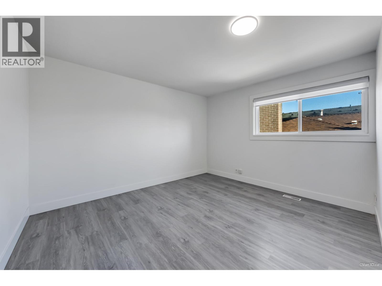 Listing Picture 17 of 40 : 4346 DUNDAS STREET, Burnaby / 本拿比 - 魯藝地產 Yvonne Lu Group - MLS Medallion Club Member