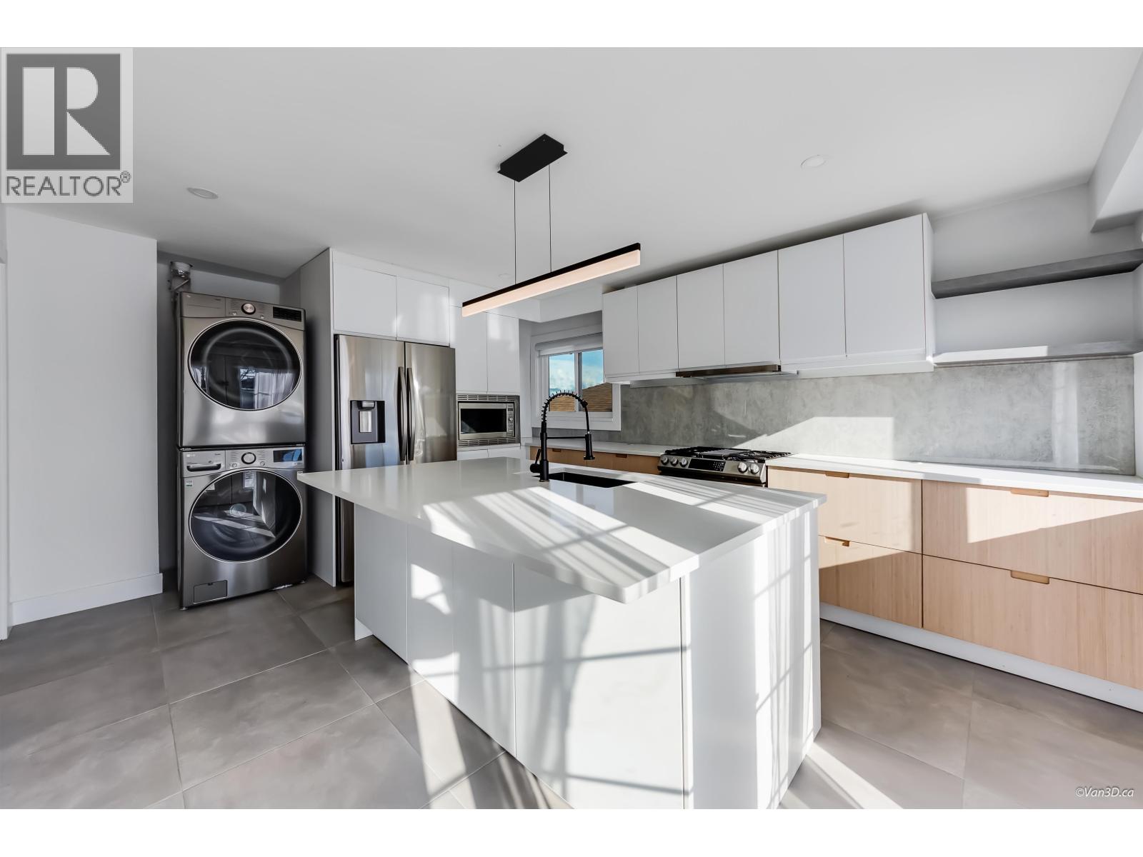 Listing Picture 8 of 40 : 4346 DUNDAS STREET, Burnaby / 本拿比 - 魯藝地產 Yvonne Lu Group - MLS Medallion Club Member