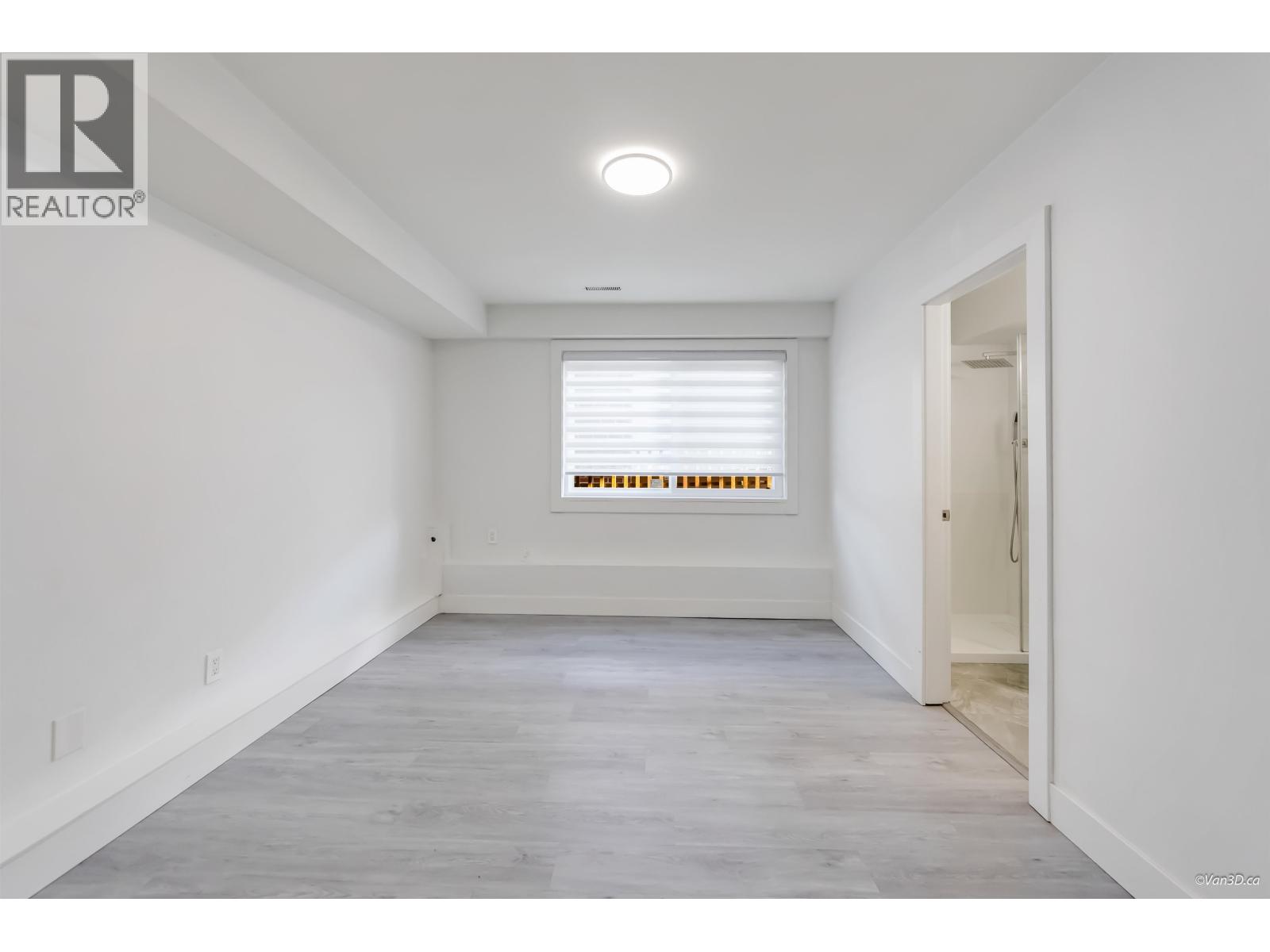 Listing Picture 39 of 40 : 4346 DUNDAS STREET, Burnaby / 本拿比 - 魯藝地產 Yvonne Lu Group - MLS Medallion Club Member