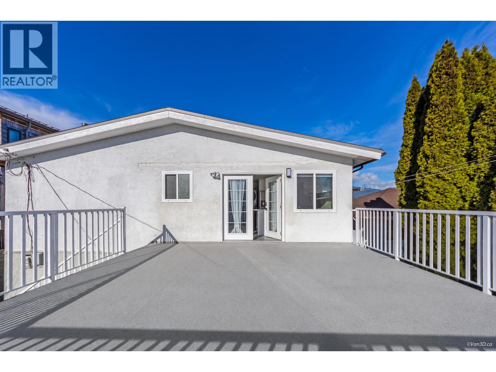 Listing Picture 10 of 40 : 4346 DUNDAS STREET, Burnaby / 本拿比 - 魯藝地產 Yvonne Lu Group - MLS Medallion Club Member