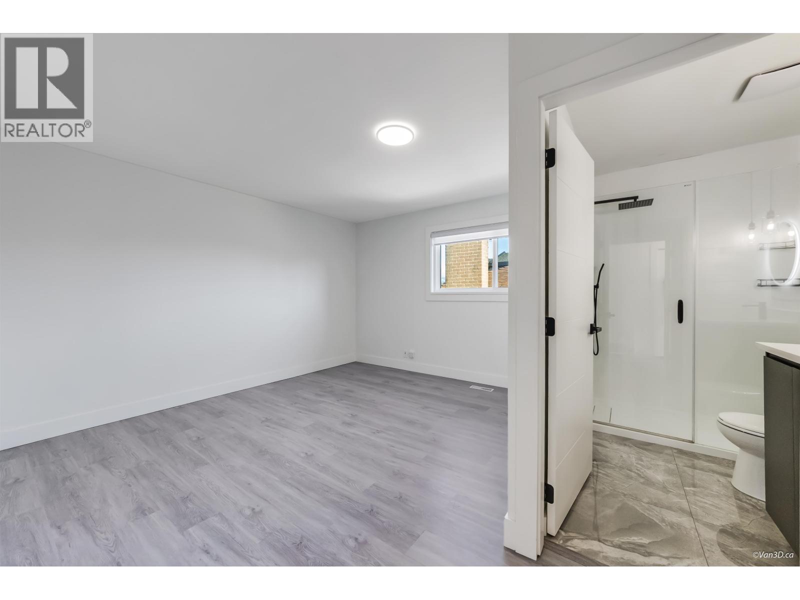 Listing Picture 18 of 40 : 4346 DUNDAS STREET, Burnaby / 本拿比 - 魯藝地產 Yvonne Lu Group - MLS Medallion Club Member