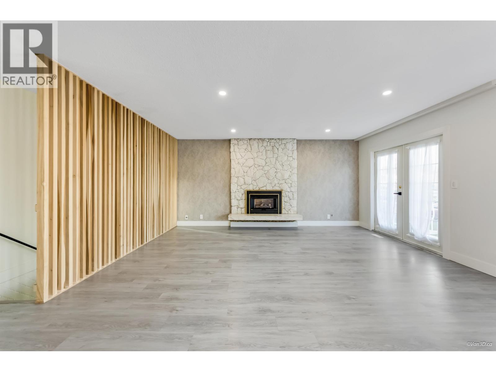 Listing Picture 24 of 40 : 4346 DUNDAS STREET, Burnaby / 本拿比 - 魯藝地產 Yvonne Lu Group - MLS Medallion Club Member