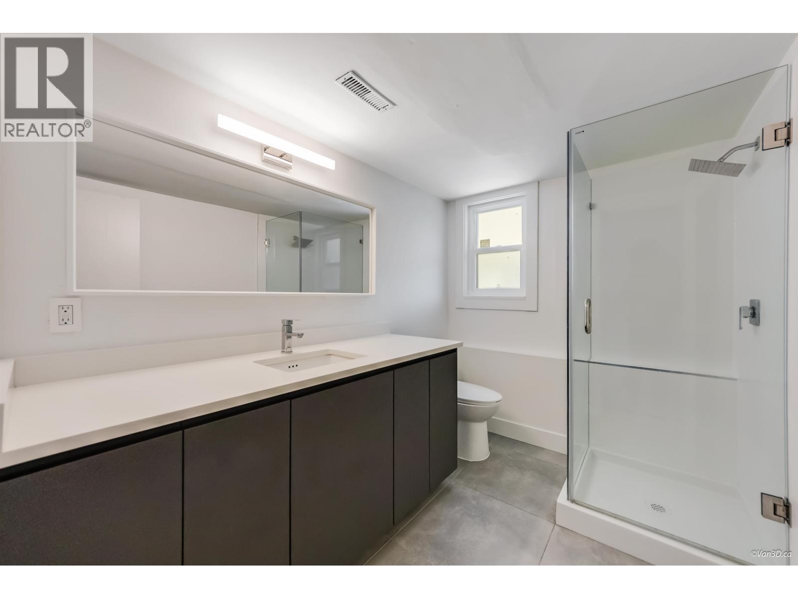 Listing Picture 35 of 40 : 4346 DUNDAS STREET, Burnaby / 本拿比 - 魯藝地產 Yvonne Lu Group - MLS Medallion Club Member