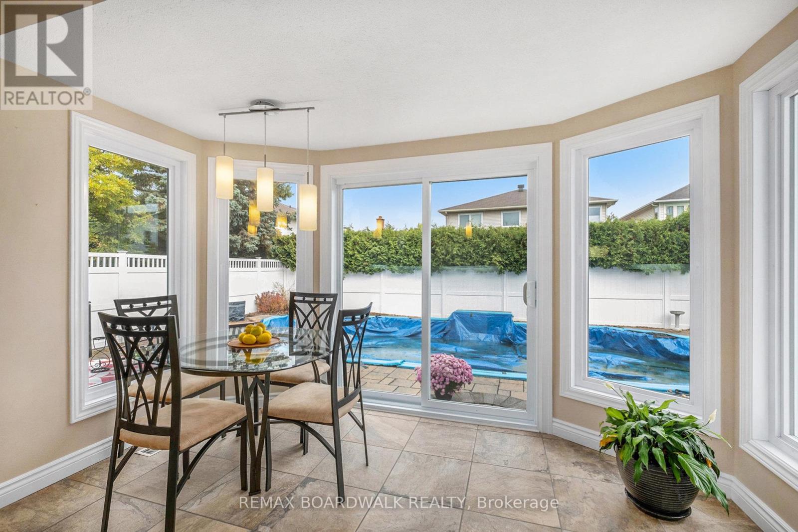 1315 Prestone Drive, Ottawa, Ontario  K1E 2Z2 - Photo 12 - X12781832