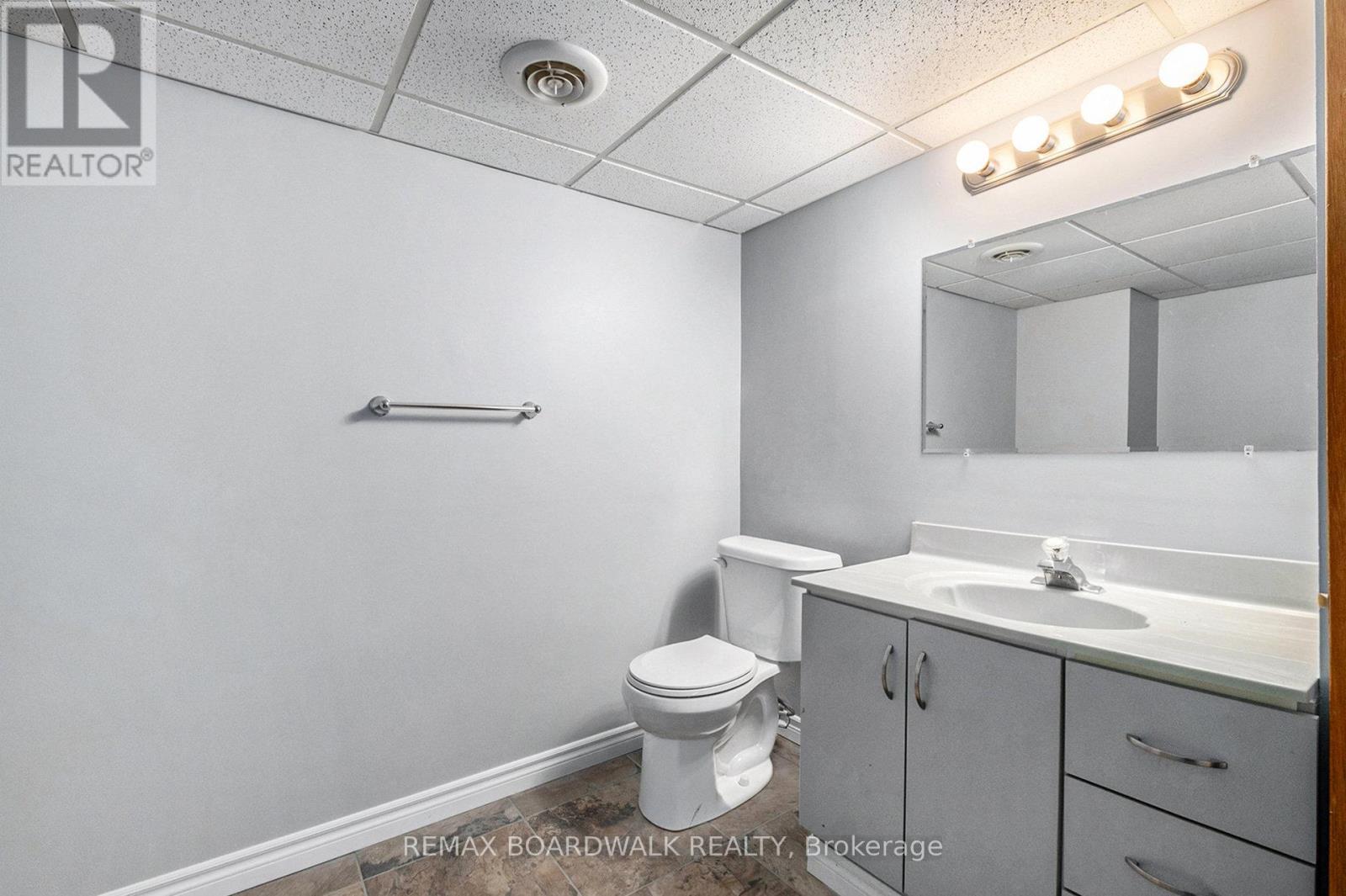 1315 Prestone Drive, Ottawa, Ontario  K1E 2Z2 - Photo 23 - X12781832