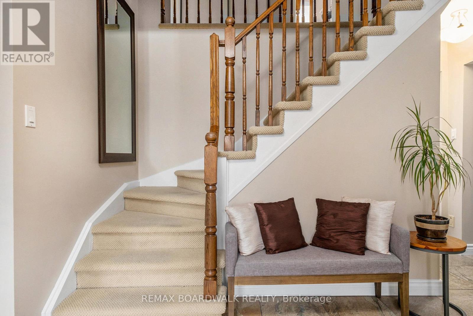 1315 Prestone Drive, Ottawa, Ontario  K1E 2Z2 - Photo 4 - X12781832